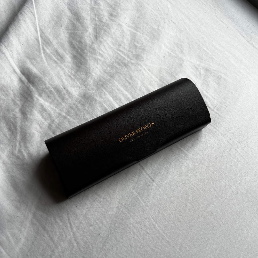 Oliver Peoples Los Angeles Hard Glasses Sunglasses Case & Cloth Magnetic Brown